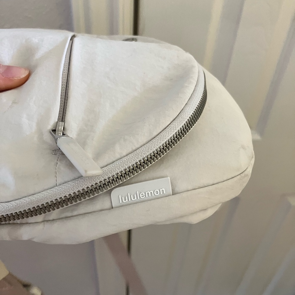 Lululemon Crossbody Festival Bag White - Picture 7 of 11